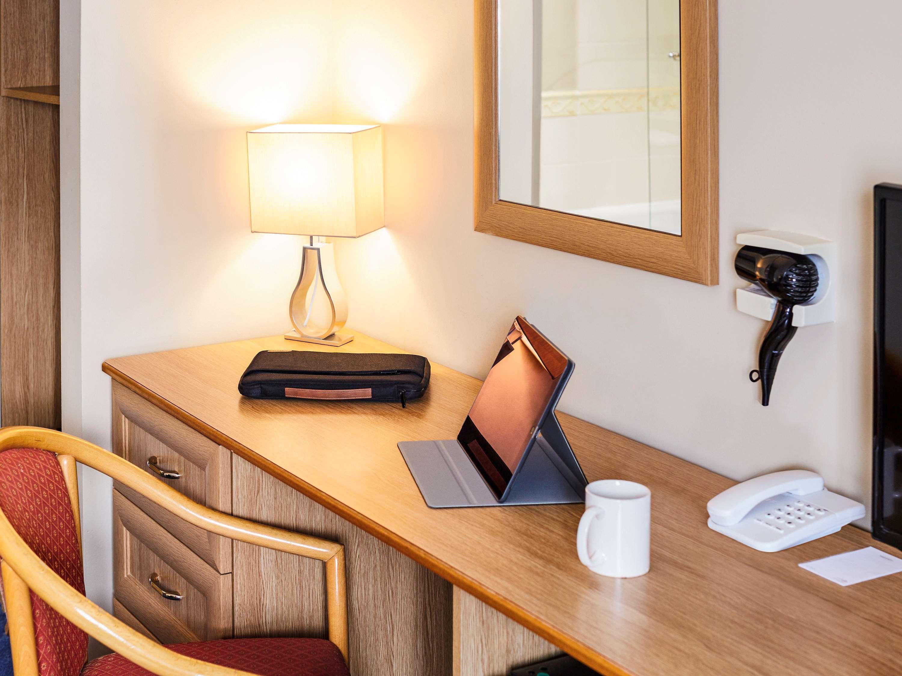 Mercure Newbury West Grange Hotel Татчем Екстер'єр фото